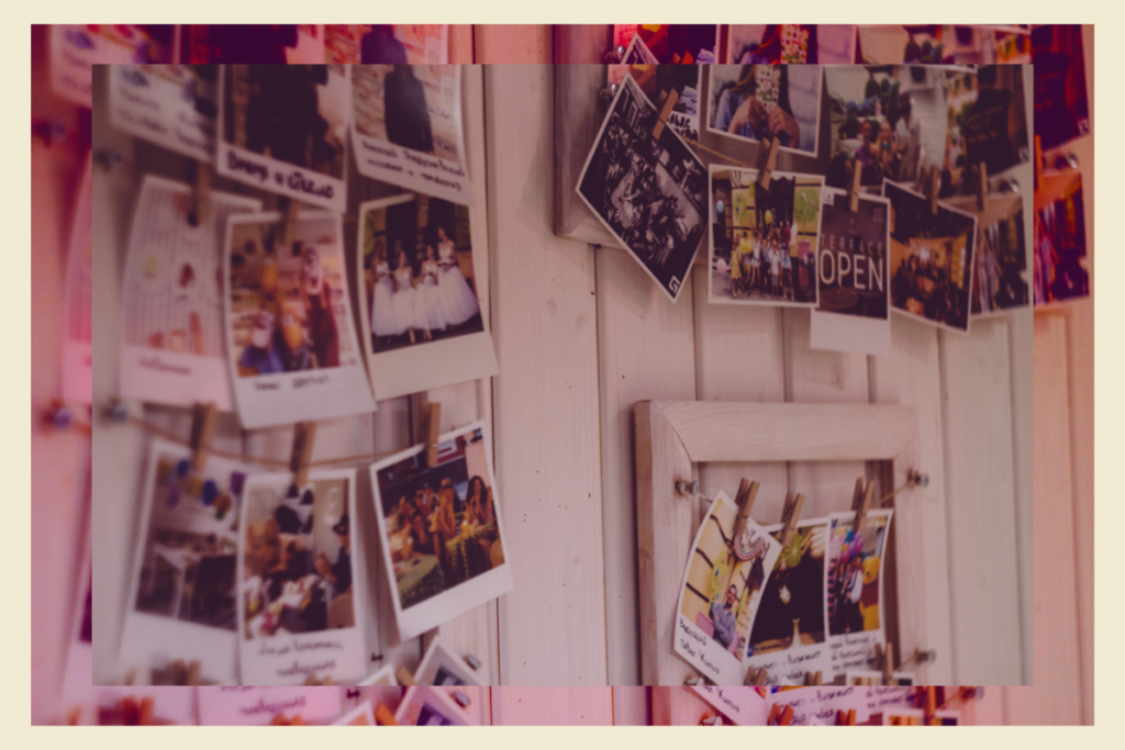 O que sentimos ao rever fotos antigas: reflexões sobre o tempo, nostalgia e o que fomos